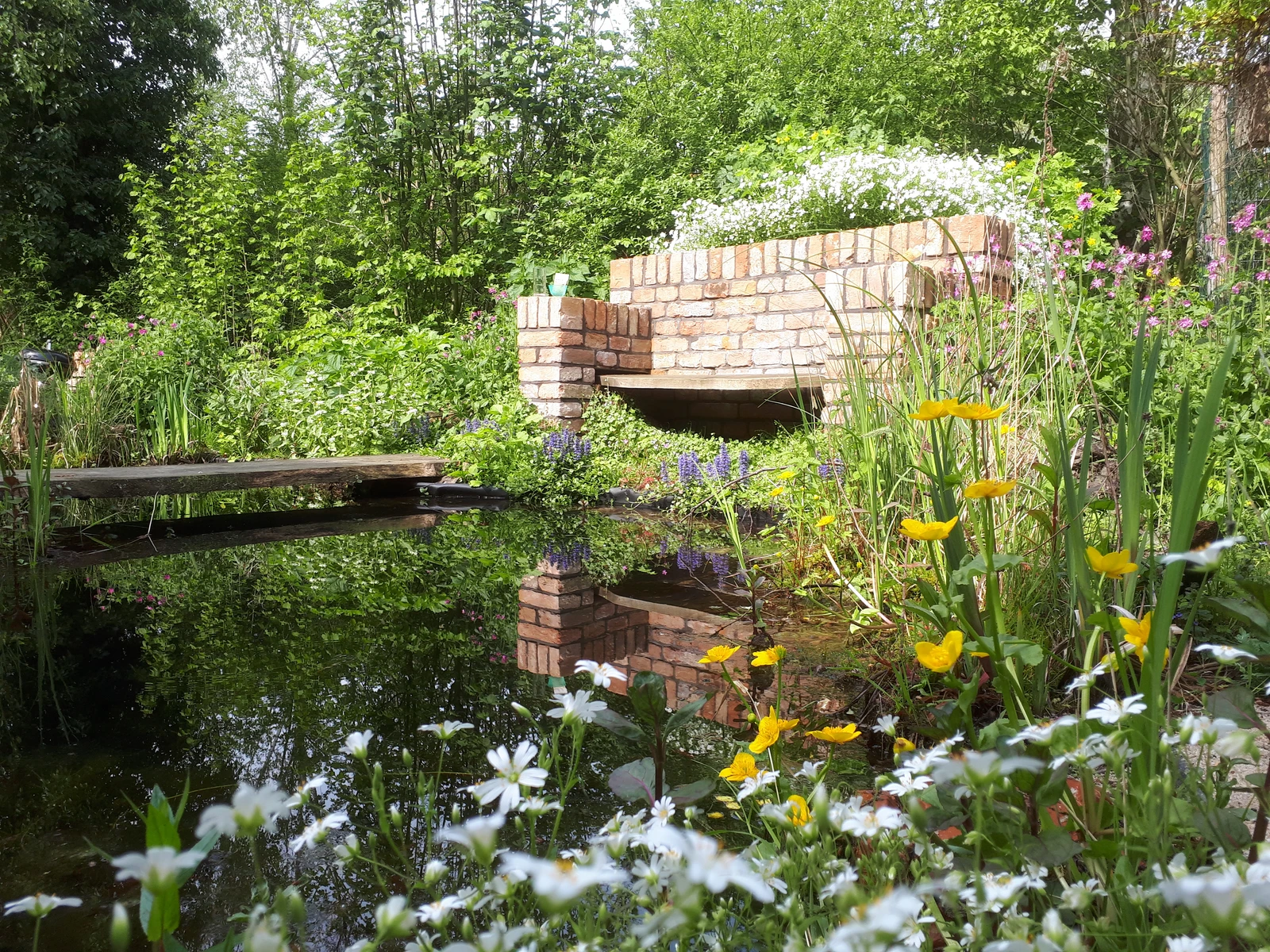 3 Ronald tuin na bankje groot.jpg